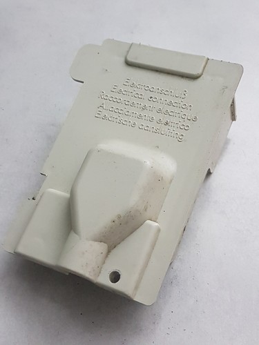 3963570 cache prise