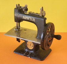 ANTIQUE TOY - Vintage Baby Singer Sewhandy Sewing Machine Model 20-10 - 1950