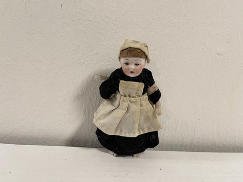 Poupée artiste - d'artiste,