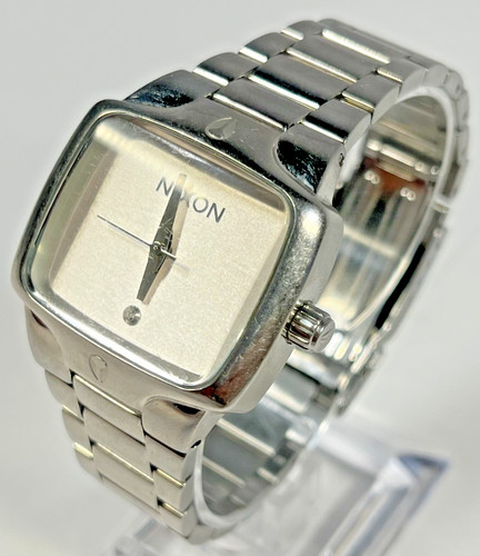 Nixon pass the small - 'v.i.p.,
