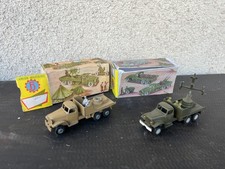 Lot de 2 Camions Militaires