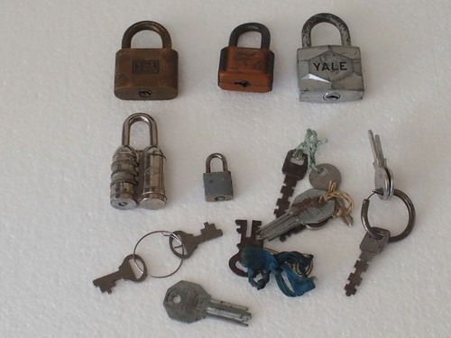 Lot anciens cadenas voir - anciens,