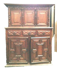 deux corps renaissance en chêne massif portes à encadrement . XVIII siècle .