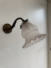 Ancienne applique en bronze Style Louis XVI- tulipe pâte de verre fleur