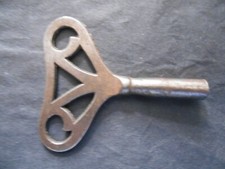 Modèle de Clef de pendule horloge en fer forgé carre de 5mm