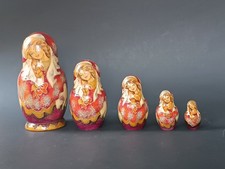 **MATRIOCHKA POUPEES RUSSES EN BOIS 5 POUPEES DECOR FEMME A LA NATTE SIGNEE