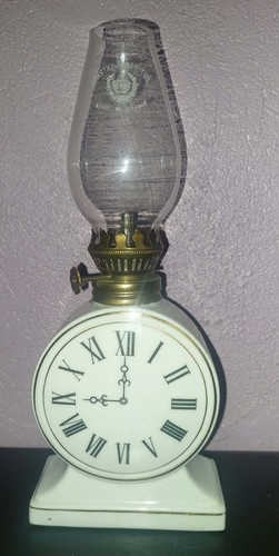 Petite lampe petrole - a,