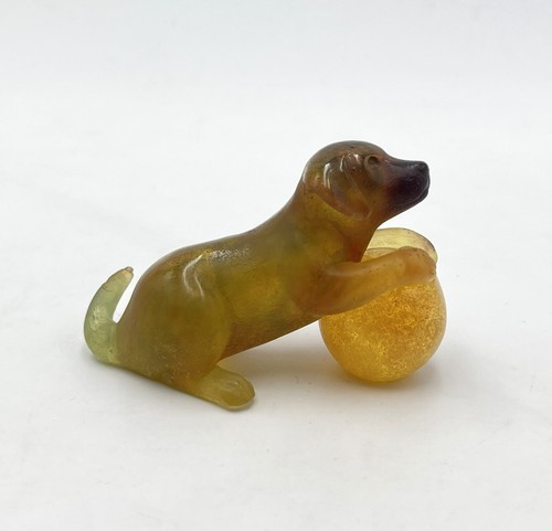Sculpture chien pâte de - en,