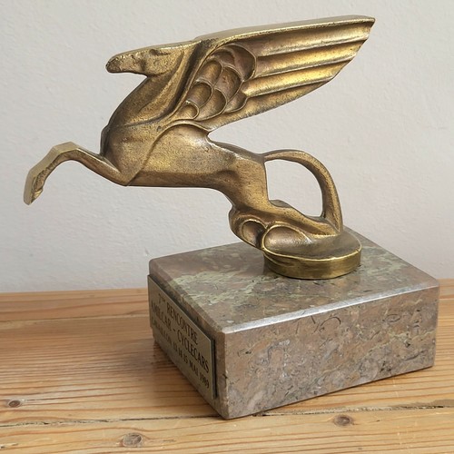 Mascotte trophée automobile - mascotte,