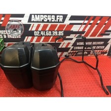 Paire de valises avec supports