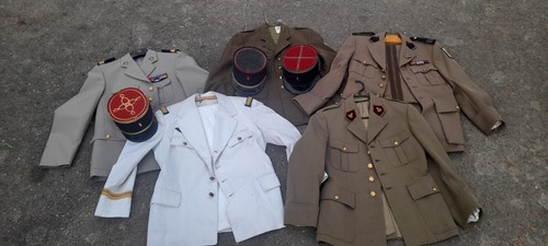 Lot uniformes militaires - uniformes,