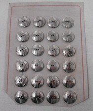 Lot 24 Boutons anciens en