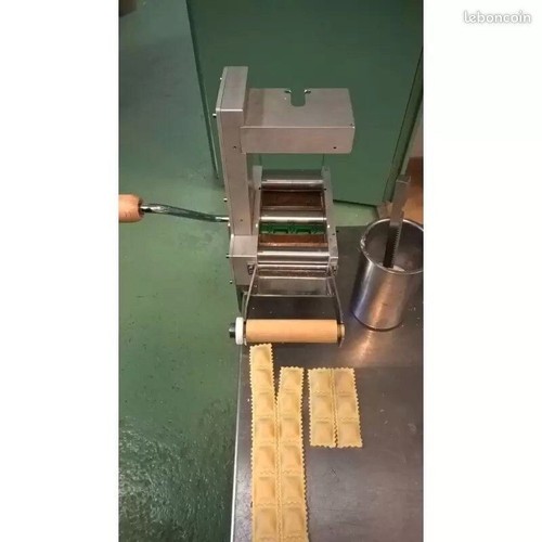 Raviolatrice machine à - /,