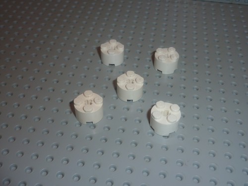 Lego white round - x,