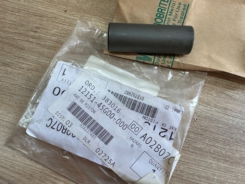 Une tige piston - piston, quad