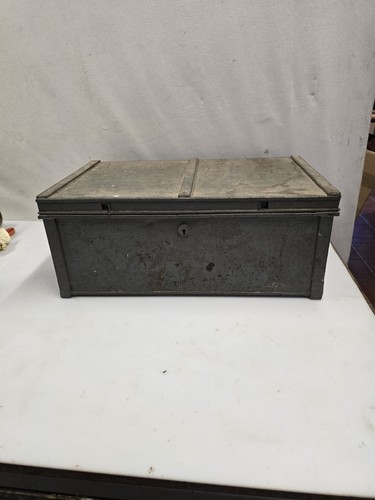Ancienne caisse militaire - ancienne, en