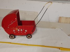 un ancien petit landau de