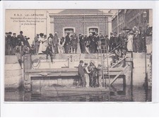 LE HAVRE: underwater repair of the door of a basin, diving suit on his