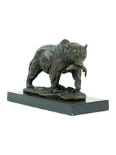 Sculpture ours avec poisson en