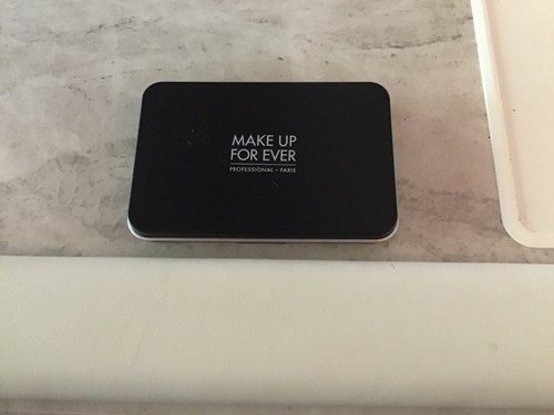 Viral make for - up, artist