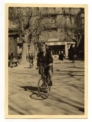 Petite fille vélo rue - fille,