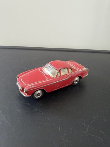 Ancienne voiture volvo p1800 - voiture,