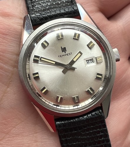 Quasi neuf stock - quasi, montre