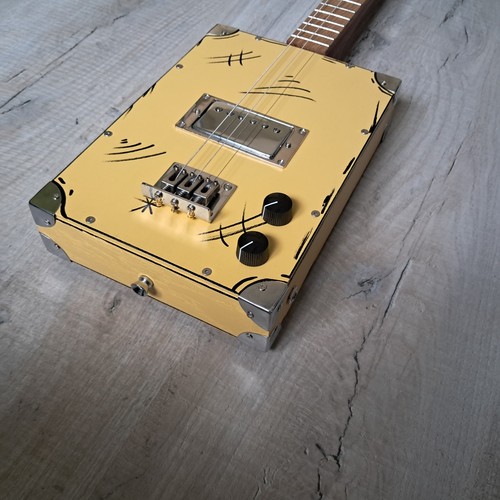Cigar box guitar g - guitar, c