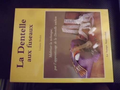Livre souple dentelle aux - livre,