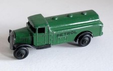 Dinky Toys (25d) Gasoline Tank Car - Green (Type 3 Chassis) (No Box)