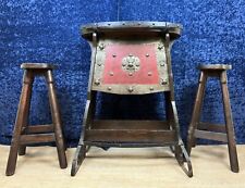 Bar et ses deux tabourets