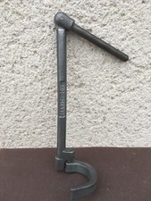 Ancienne clé à lavabo /