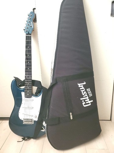 Guitare électrique avec étui