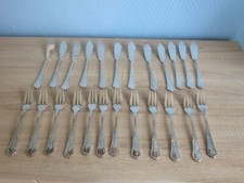 Service a poisson en métal