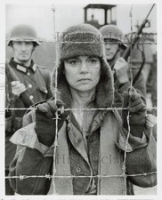 1985 Press Photo Actress Dyan Cannon in scene from "Jenny's War" - kfp01102