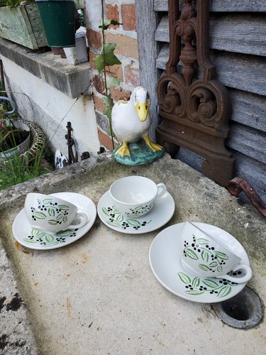Anciennes tasses sous - anciennes,