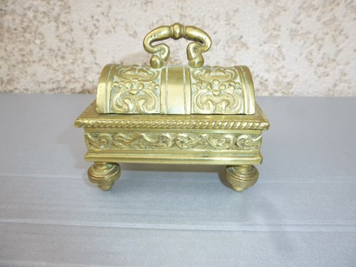 Ancienne boite petit coffret