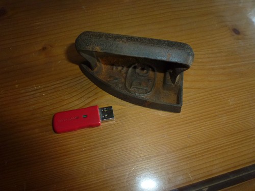 Ancien petit fer repasser - ancien,