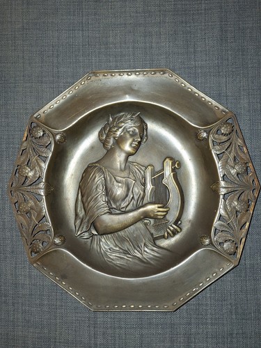 Plat art nouveau - nouveau, joueuse