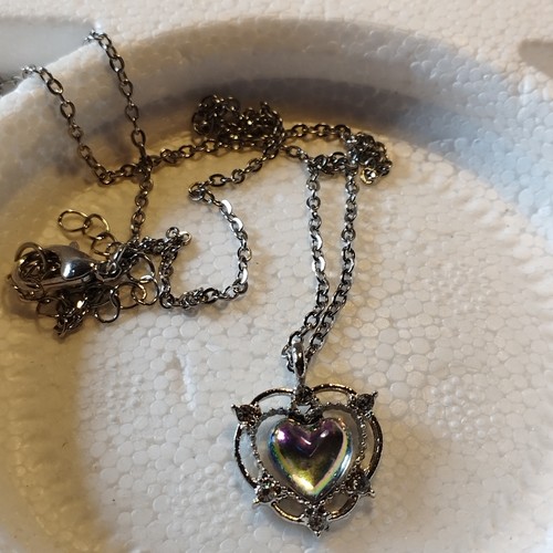 Collier chaîne avec pendentif
