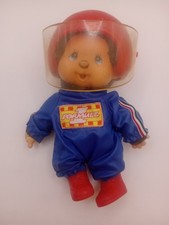 Kiki 18 cm yeux bleus Monchichi Pilote Formule 1