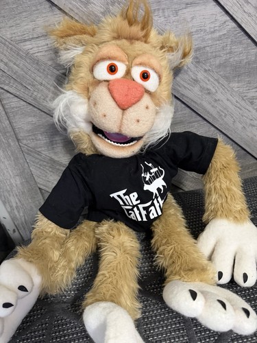 Professional ventriloquist cat
