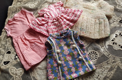 Lot vêtements poupée - lot,