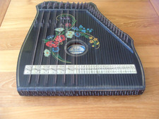 ANCIENNE ET GRANDE CITHARE ALLEMANDE DE 92 CORDES MARQUE JUBEL TÔNE RARE