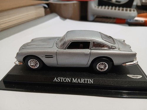 Aston martin grise del - aston,