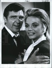 1971 Press Photo Robert Lansing and Dyan Cannon star in CBS' "Medical Center"