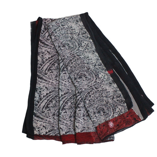 Robe noire femme indienne