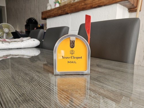 Boîte veuve clicquot mail - boîte,