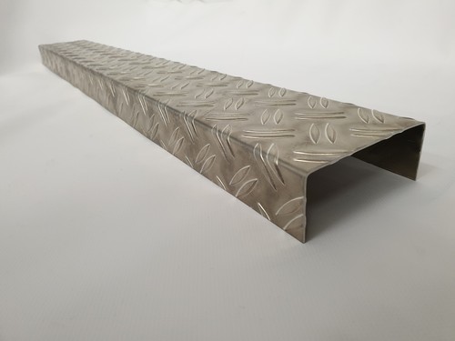 Tôle diamantée profil - diamantée, u