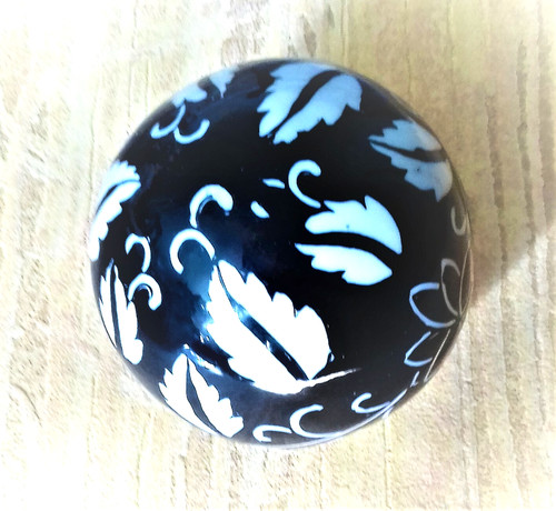 Boule decorative fond noir - decorative,